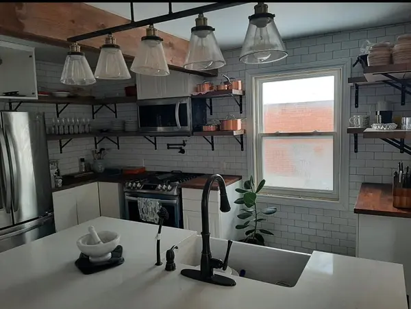 22 Mckay RD, Hamilton, ON L9H 1H5