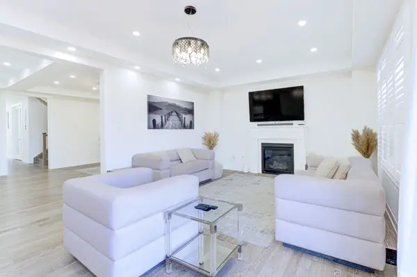 52 Henshaw DR, Erin, ON N0B 1T0