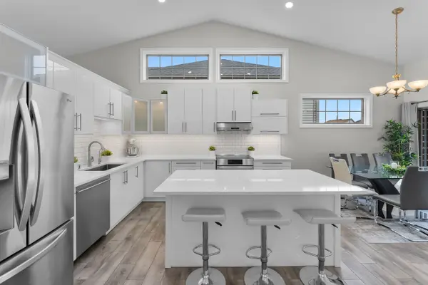 7032 Kelly DR, Niagara Falls, ON L2H 3J9