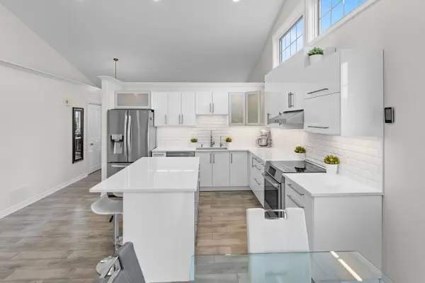 7032 Kelly DR, Niagara Falls, ON L2H 3J9