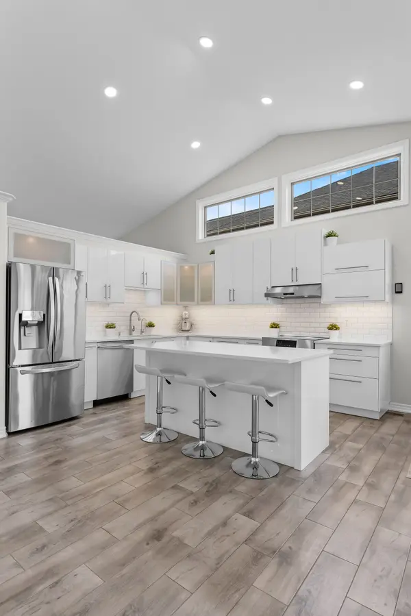 7032 Kelly DR, Niagara Falls, ON L2H 3J9