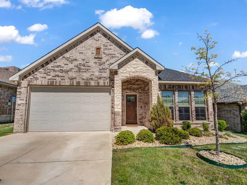 1916 Town Creek Circle, Weatherford, TX 76086