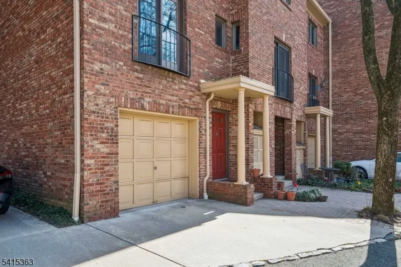 17 Mews Ln, South Orange Village Twp., NJ 07079