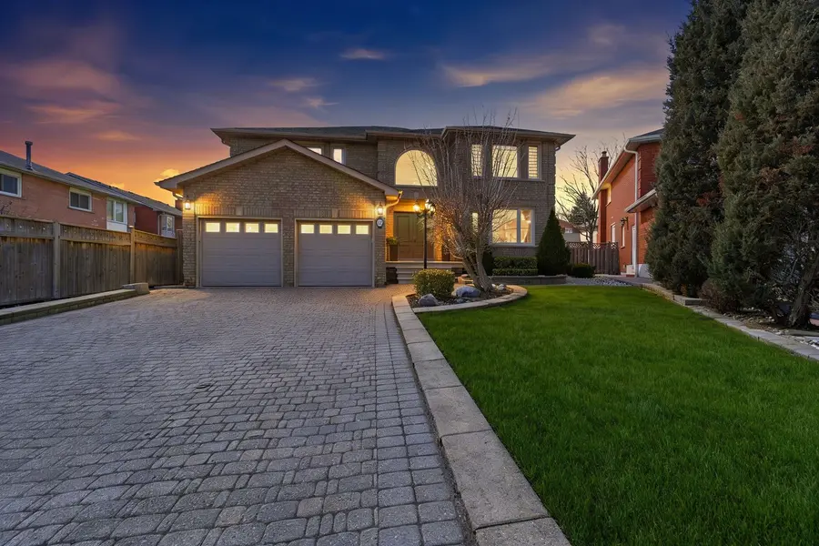 12 Lavinio CT, Vaughan, ON L6A 1V8