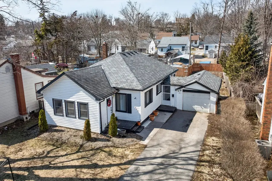 426 Wolsely ST, Peterborough, ON K9H 5A5