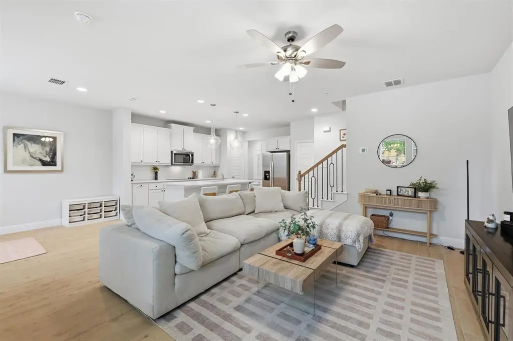 6132 Bursey Road, Watauga, TX 76148