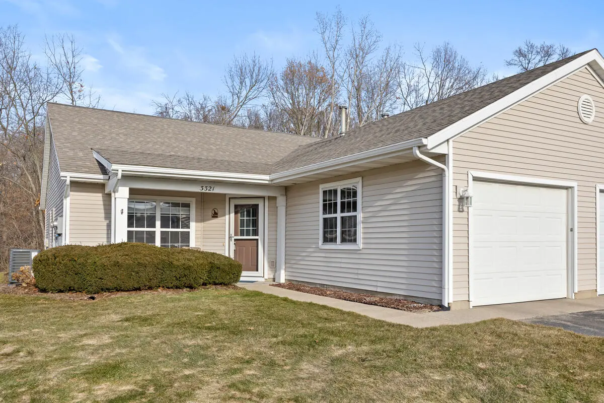 3321 Clear Vista CT NE, Plainfield Twp, MI 49525