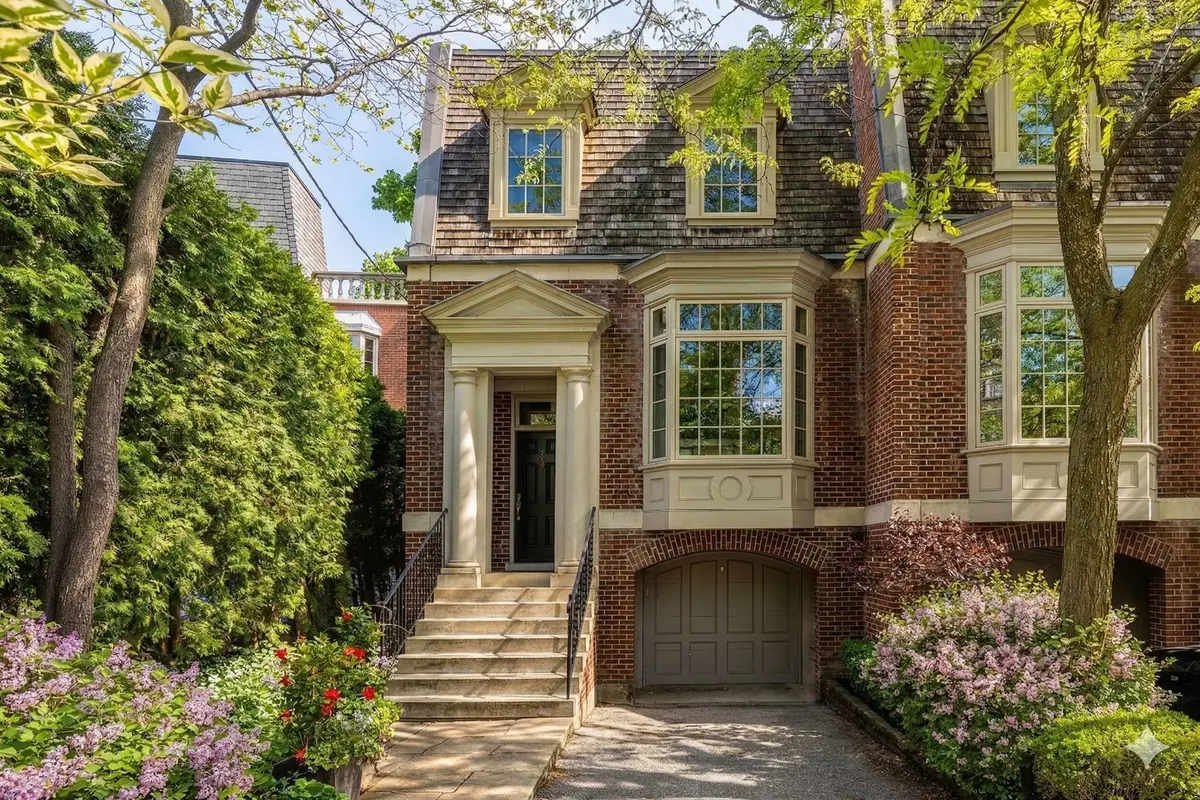 40 Summerhill GDNS, Toronto C09, ON M4T 1B4