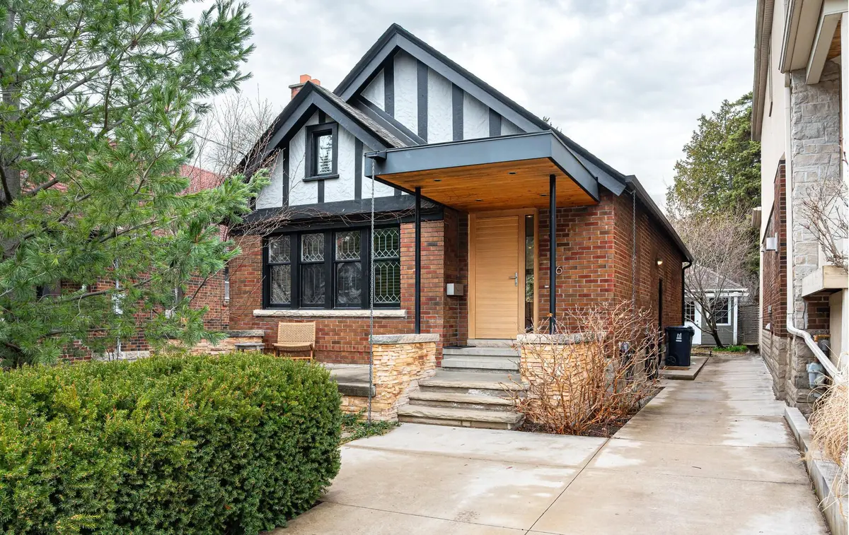 16 Sunnybrook RD, Toronto W01, ON M6S 1G2