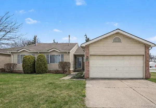 24326 Juliet DR, Center Line, MI 48015