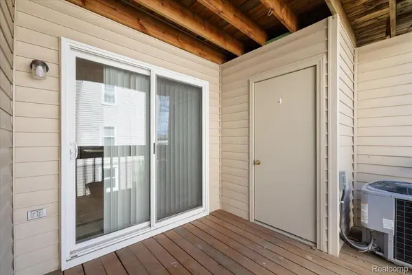 5080 Harbor Oak, Waterford Charter Township, MI 48329