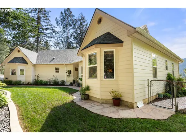17146 Mountain Dr LN, Brookings, OR 97415