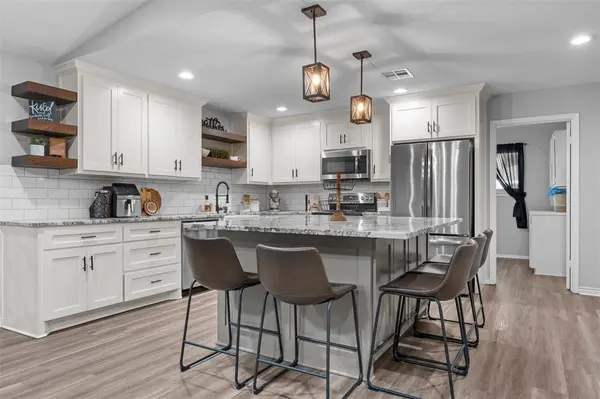 1002 W Elizabeth Drive, Robinson, TX 76706