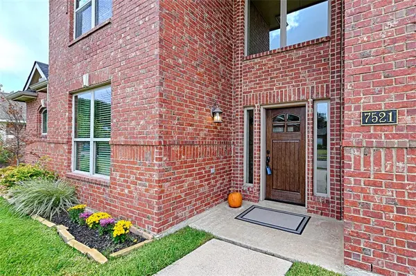 7521 Lagoon Drive,  Rowlett,  TX 75088