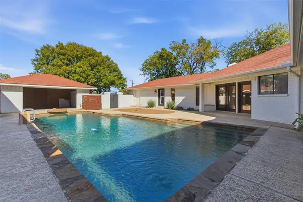 2201 Mistletoe Boulevard, Fort Worth, TX 76110