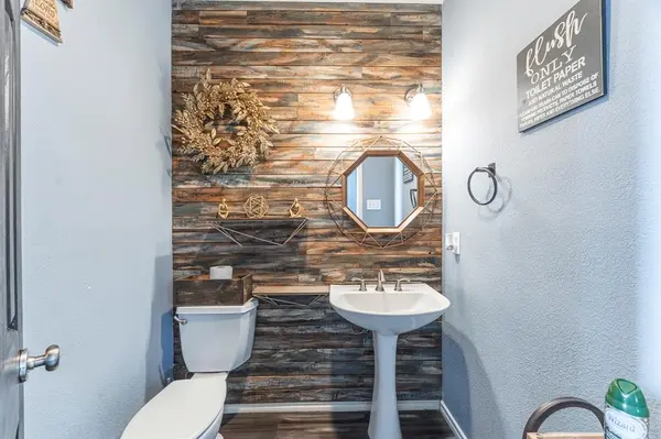 8701 Creekside Drive, Rowlett, TX 75089