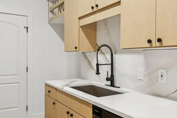 3225 Turtle Creek Boulevard #142, Dallas, TX 75219