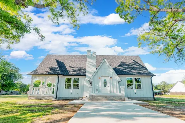 808 N Main Street, Tioga, TX 76271