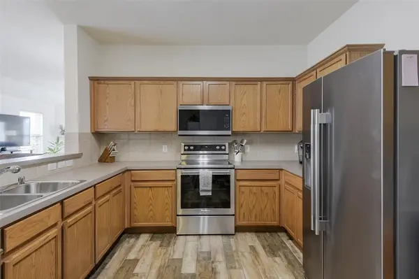 116 Bison Meadow Drive, Waxahachie, TX 75165