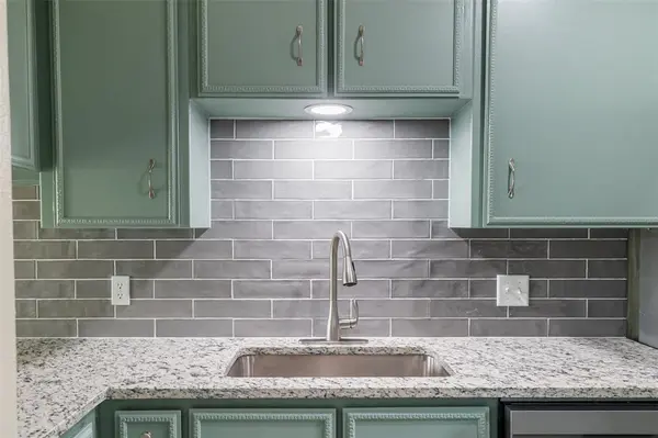 4314 Overlook Court, De Cordova, TX 76049