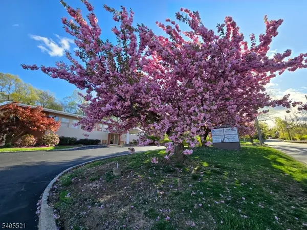 17 Kiel Ave, Kinnelon Boro, NJ 07405