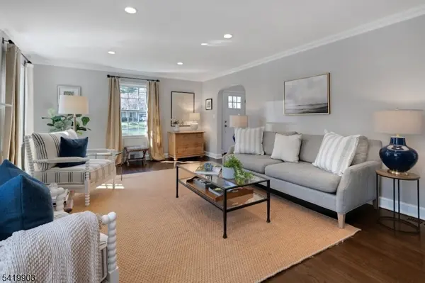 40 Elmwood Ave, Chatham Boro, NJ 07928