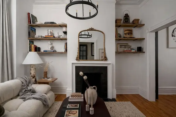 12 Andrews AVE, Toronto C01, ON M6J 1S3