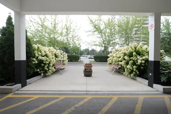 1360 York Mills RD #912, Toronto C13, ON M3A 2A2