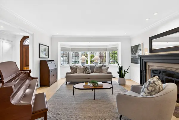 10 Harper AVE, Toronto C09, ON M4T 2K9