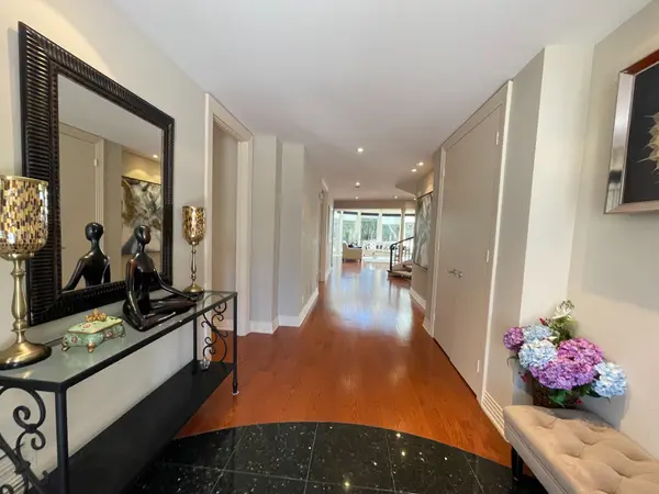 35 Gardiner RD E, Toronto C03, ON M5P 3B6