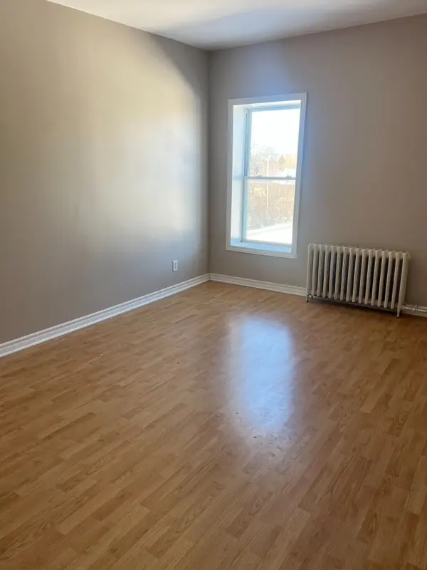 730 Simcoe ST S #5, Oshawa, ON L1H 4M7