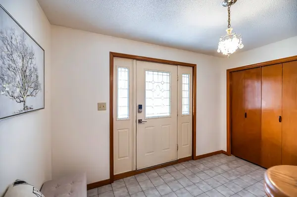 565 Prestwick DR, Oshawa, ON L1J 7P4