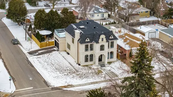 52 Child DR, Aurora, ON L4G 1Y5