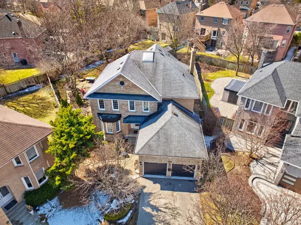 11 Bliss CT, Markham, ON L3R 9E7