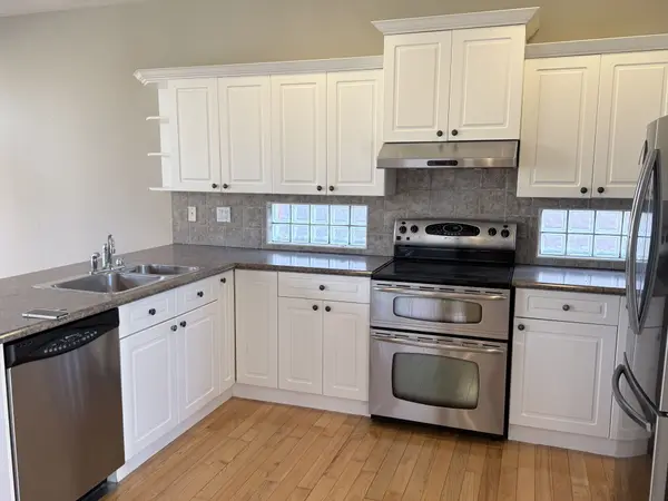 29 Wildwood TRL, Barrie, ON L4N 7Z4