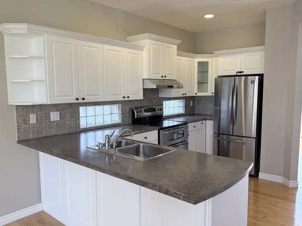 29 Wildwood TRL, Barrie, ON L4N 7Z4