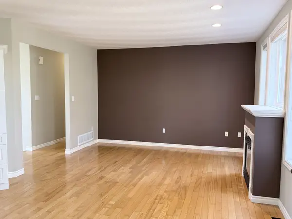 29 Wildwood TRL, Barrie, ON L4N 7Z4