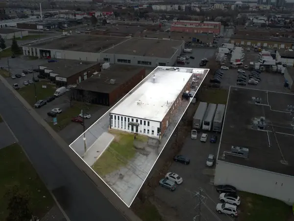 3130 Universal DR, Mississauga, ON L4X 2C8