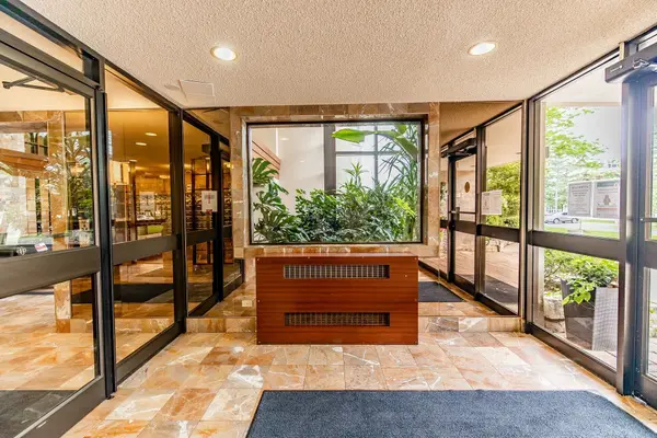 100 County Court BLVD #1604, Brampton, ON L6W 3X1