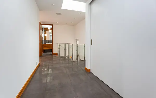 16 Sunnybrook RD, Toronto W01, ON M6S 1G2