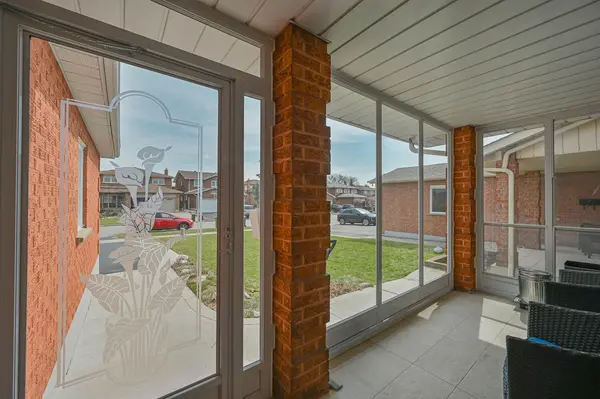 137 Minglehaze DR, Toronto W10, ON M9V 4W7