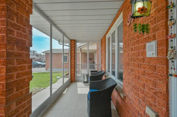 137 Minglehaze DR, Toronto W10, ON M9V 4W7