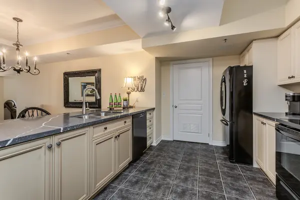 391 Plains RD E #412, Burlington, ON L7T 4M2