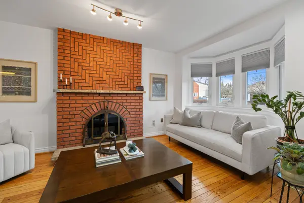 82 Fifth ST, Toronto W06, ON M8V 2Z3