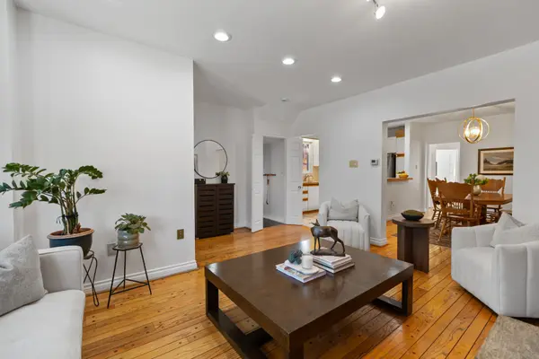 82 Fifth ST, Toronto W06, ON M8V 2Z3