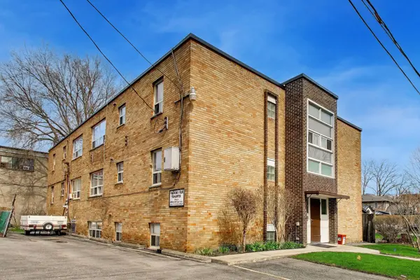 7 Elmwood AVE S #4, Mississauga, ON L5G 3J6