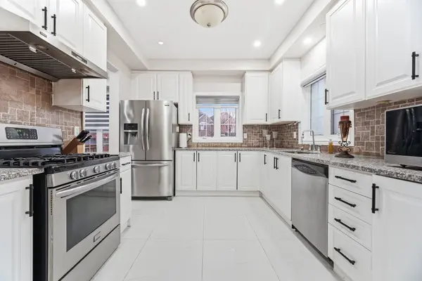 29 Laurentide CRES, Brampton, ON L6P 1Y3