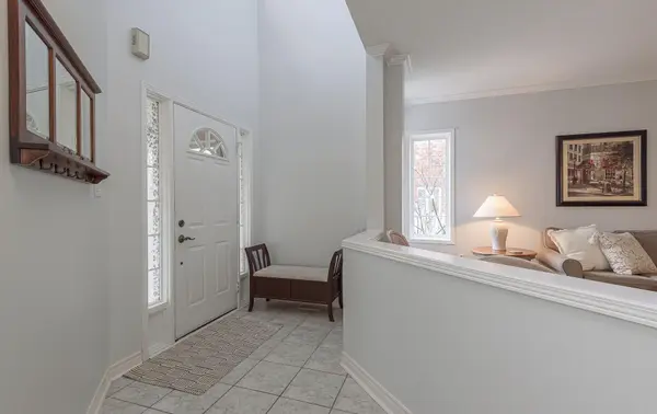 15 Virginia DR, Brampton, ON L7A 2E6