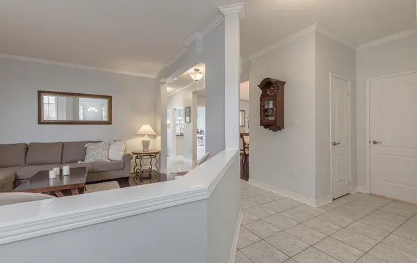 15 Virginia DR, Brampton, ON L7A 2E6