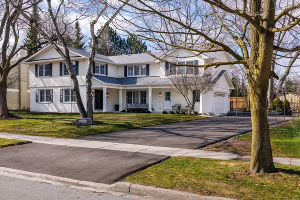 246 Cairncroft RD, Oakville, ON L6J 4M3